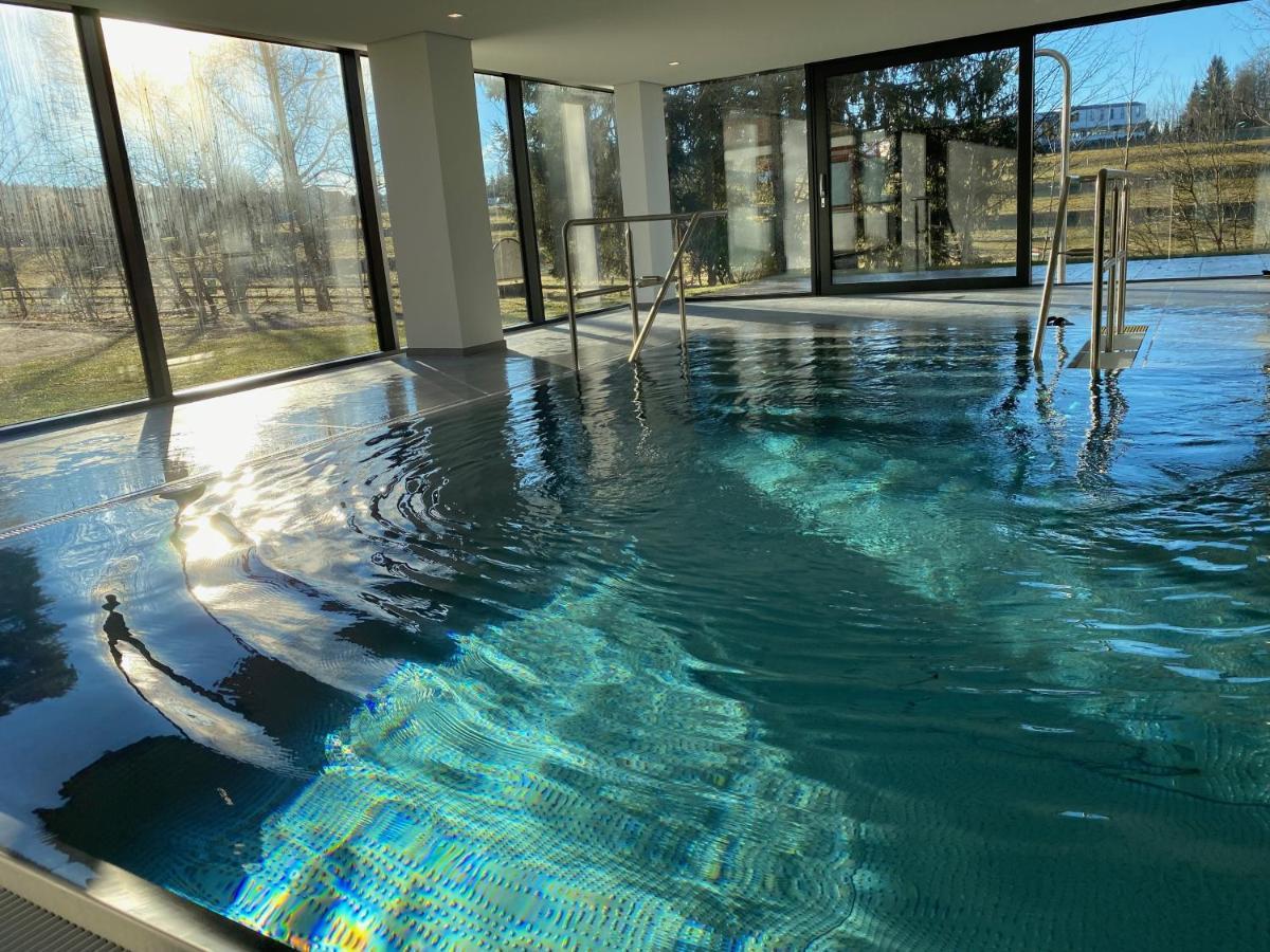 Koenigs Appartement Mit Pool Schluchsee Esterno foto