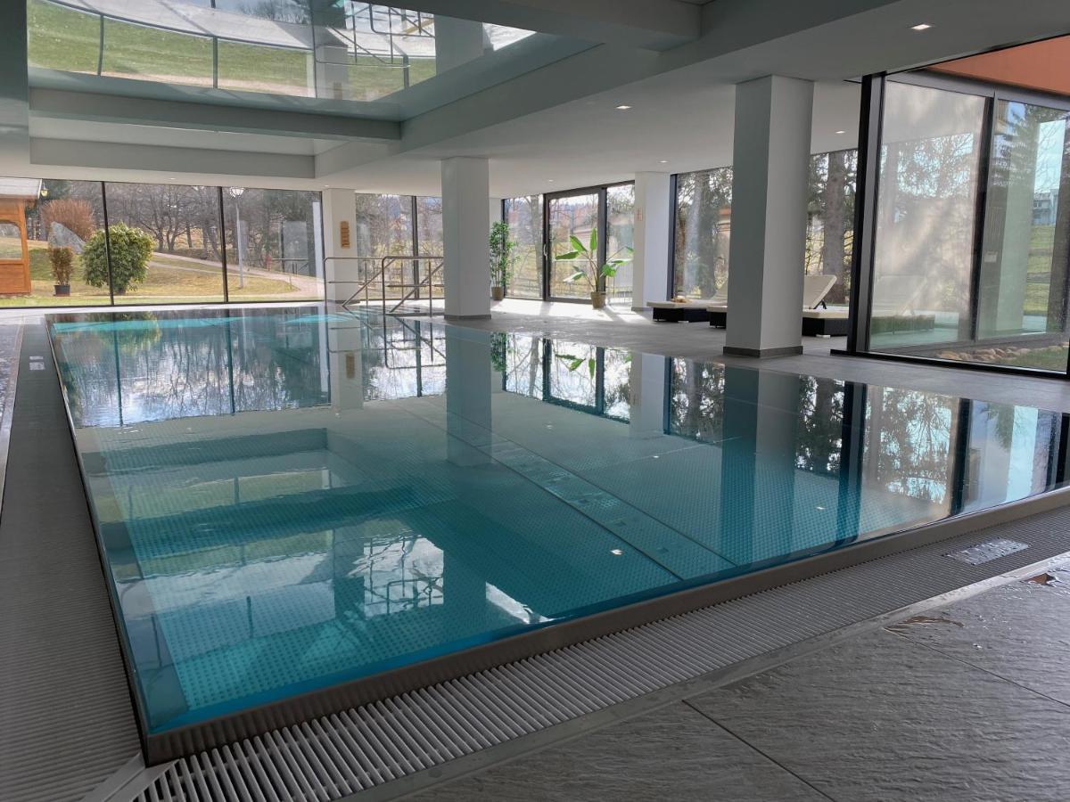 Koenigs Appartement Mit Pool Schluchsee Esterno foto