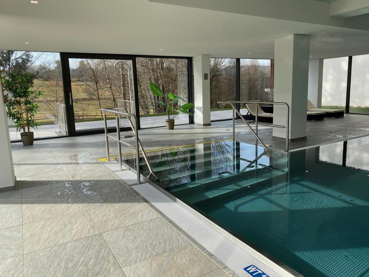Koenigs Appartement Mit Pool Schluchsee Esterno foto